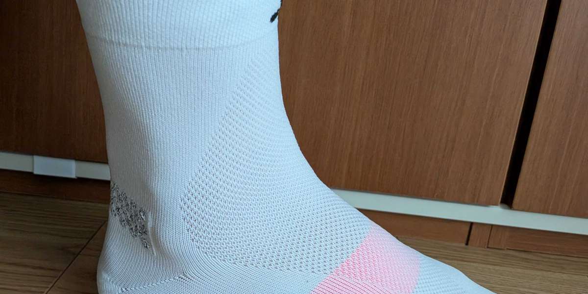 ランニング　アディゼロ　クオーター　ソックス